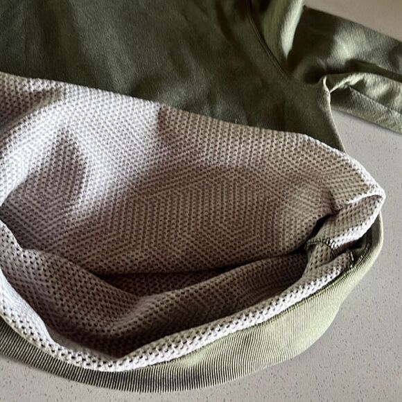 Under Armour 1/4 Zip Light Fleece Pullover Sz. M - Picture 9 of 9